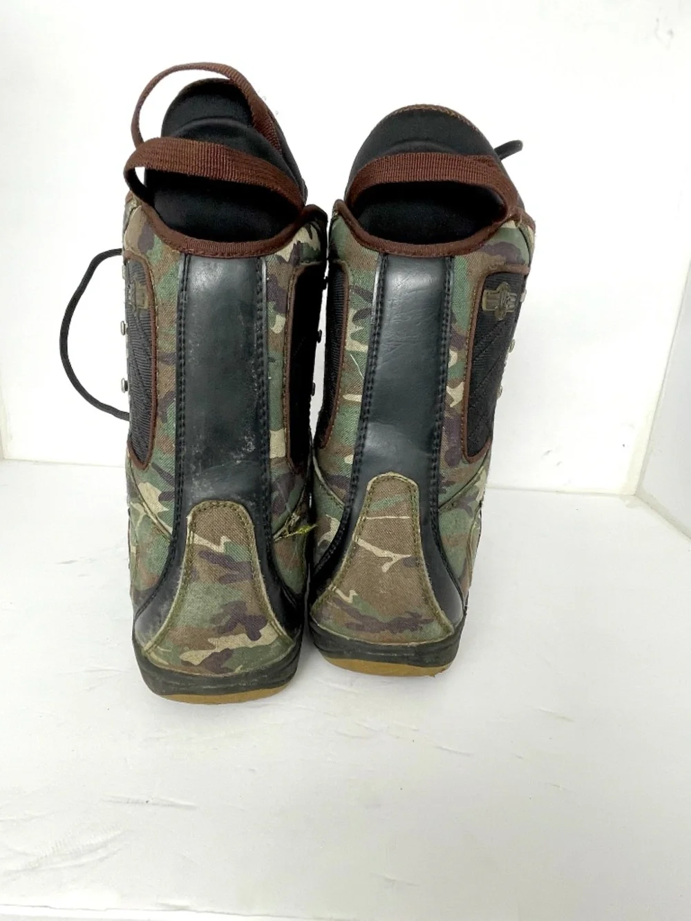 M3 USED SNOWBOARDING BOOTS SIZE 10